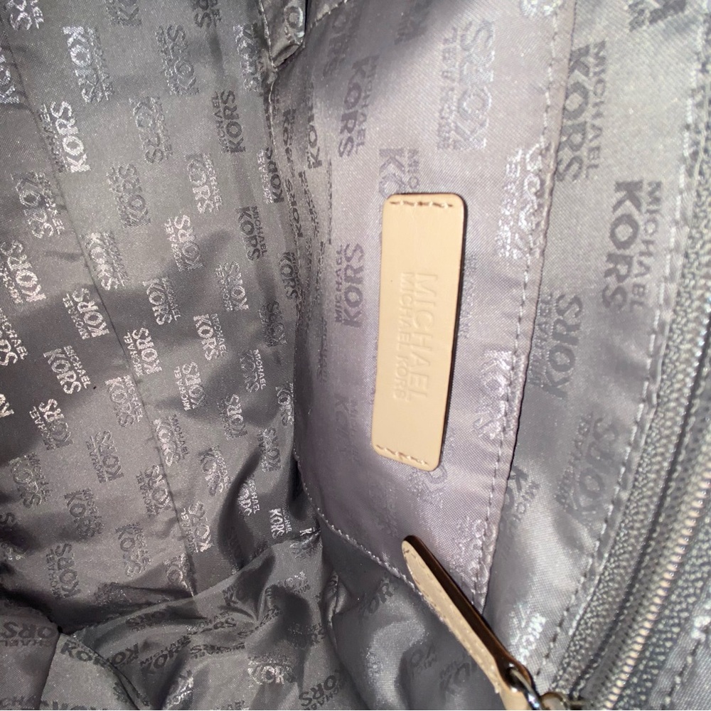 NEW💎Michael Kors Cindy Patent Leather Dome Satchel Shoulder Bag - Picture 8 of 8